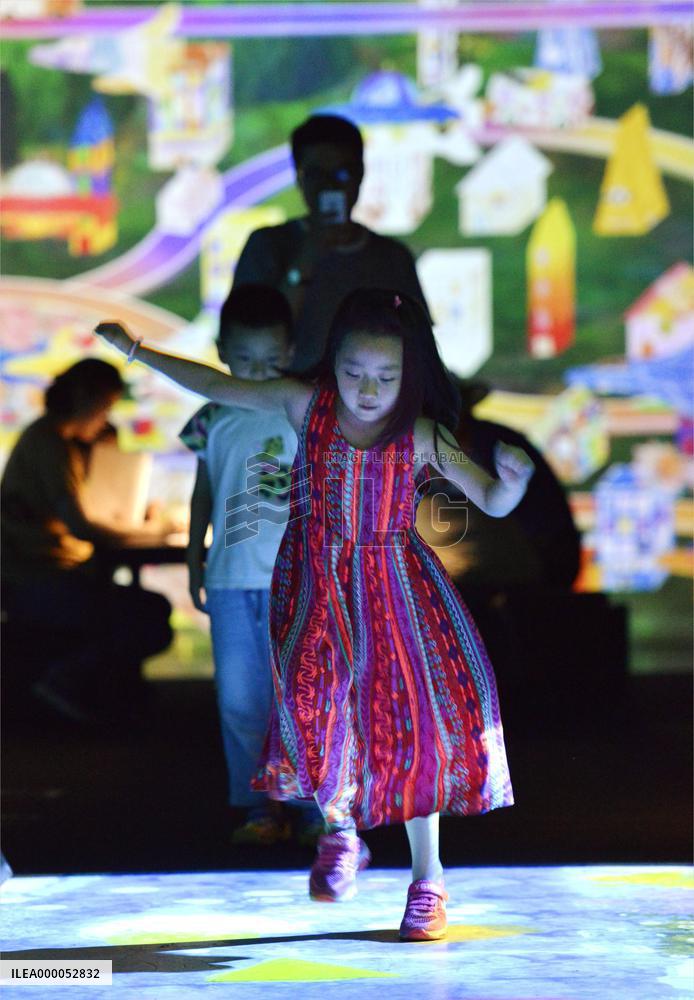 Digital art exposition attracts Chinese people