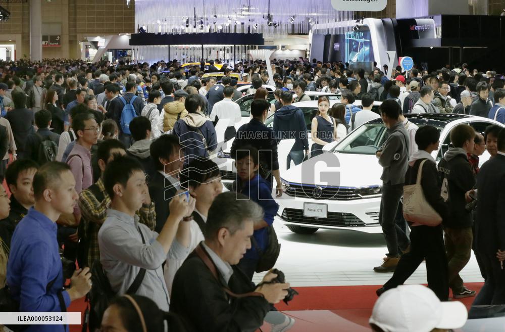 45th Tokyo Motor Show draws crowds