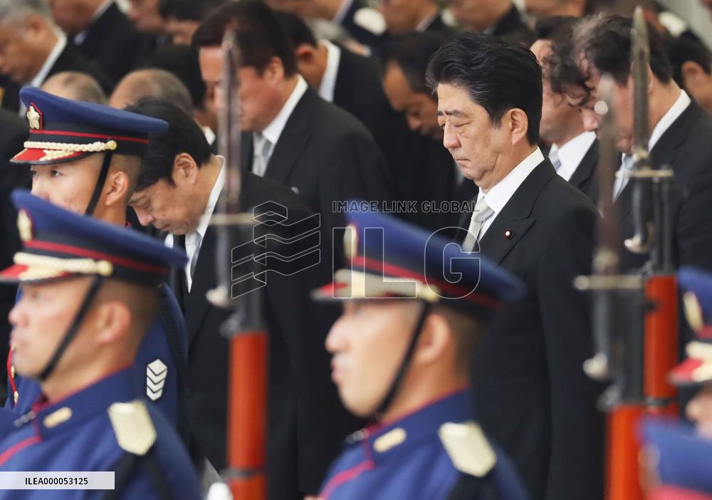 Abe calls fallen troops "pride of nation" at Tokyo memorial service