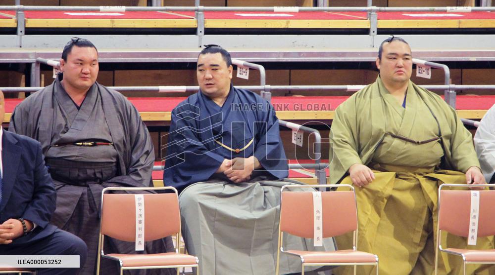 Sumo: Hakuho apologizes for Harumafuji assault scandal