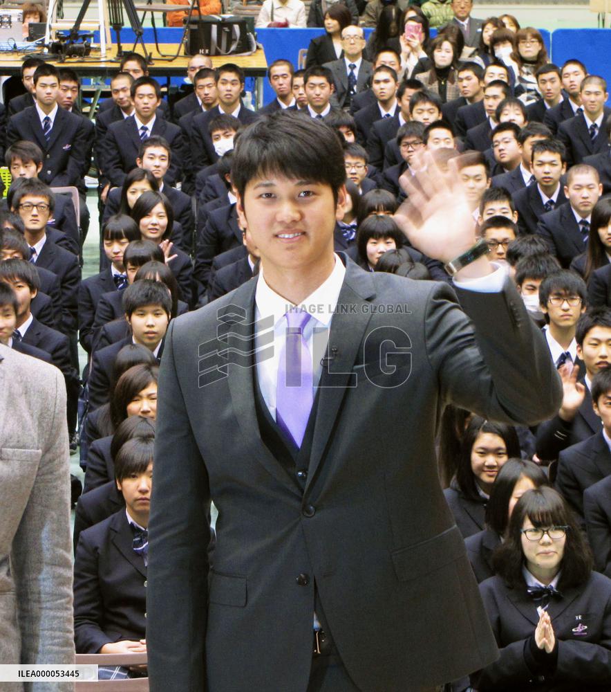 Baseball: Japan's slugger-pitcher Otani