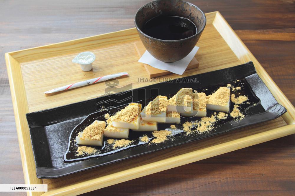 Japanese sweets makers make appeal to youngsters with chic varieties