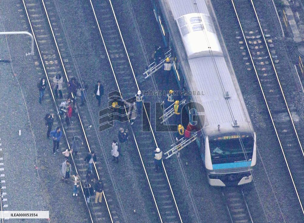 Train wire problems affect 220,000 passengers in Japan