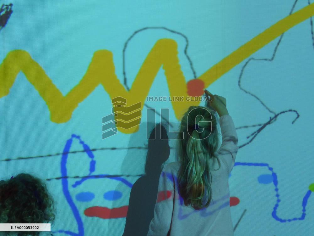 Interactive art brings together children in Sydney and Gunma