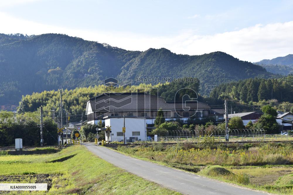 Foreign apprentices at traditional Japanese sake brewer