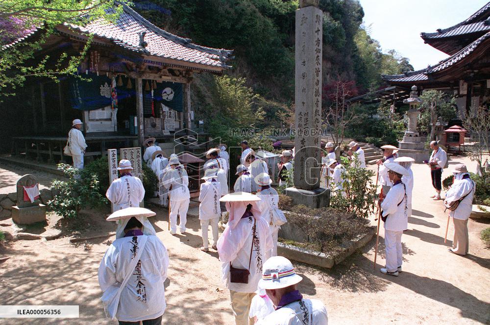 Ohenro-san, pilgrims to holy Buddhist sites in Shikoku