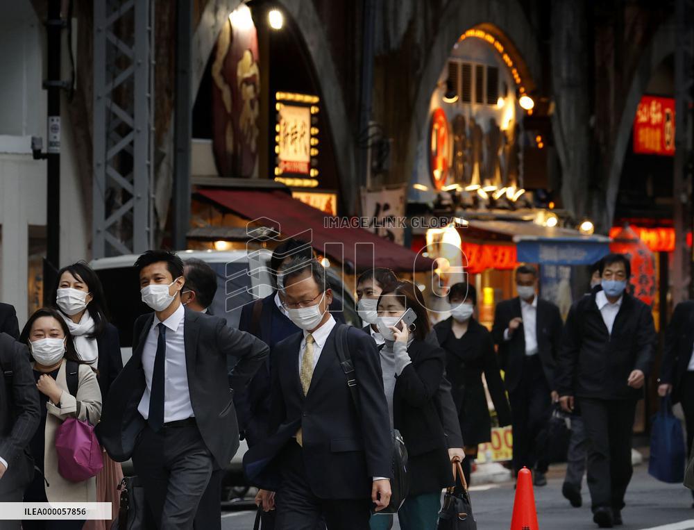 Tokyo seeks stronger anti-virus steps under quasi-state of emergency