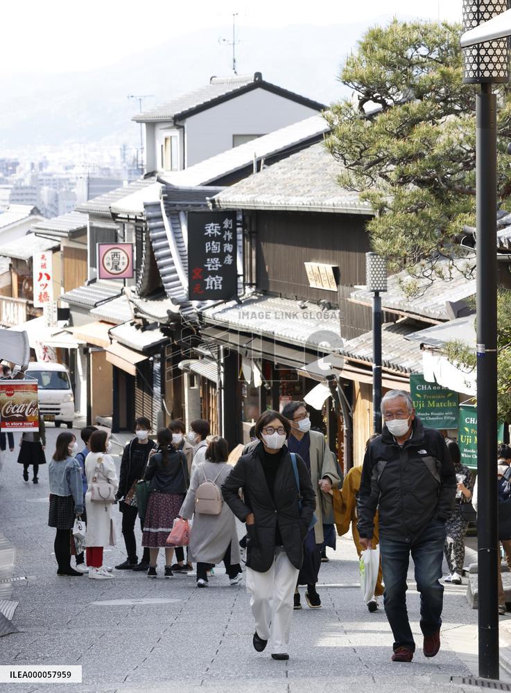 Tokyo, Kyoto, Okinawa to step up anti-COVID measures