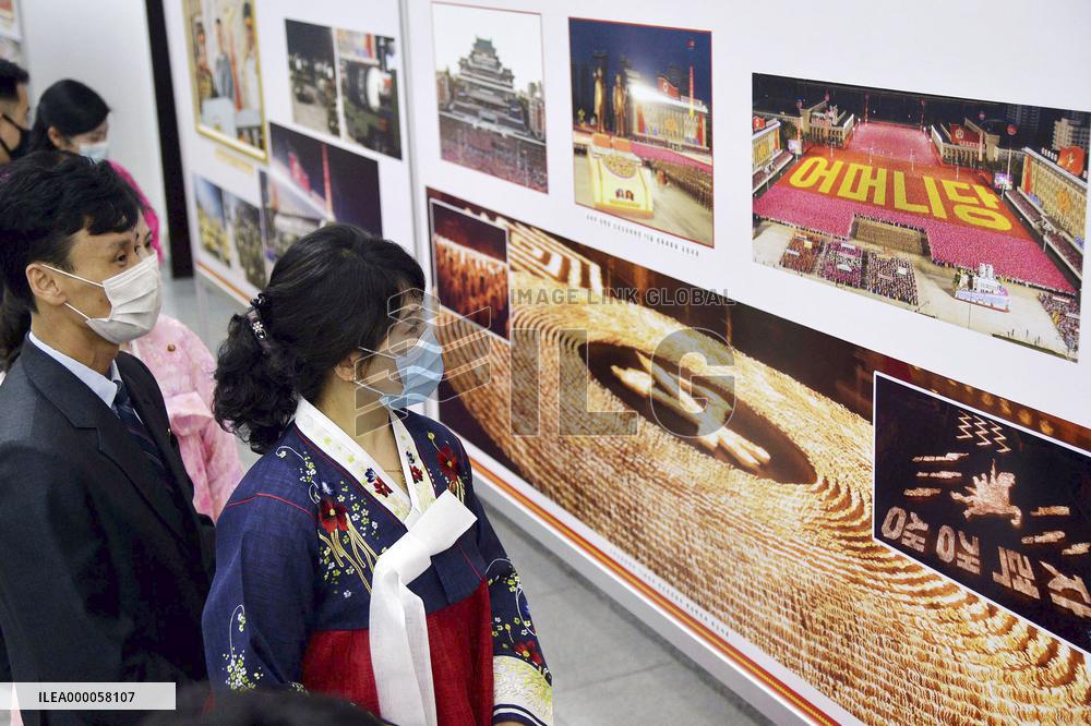 Photo exhibition on Kim Jong Un held in Pyongyang