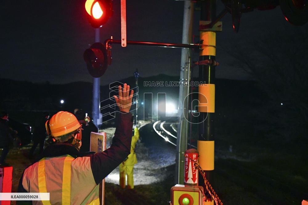 JR East's trial of railway crossing control system