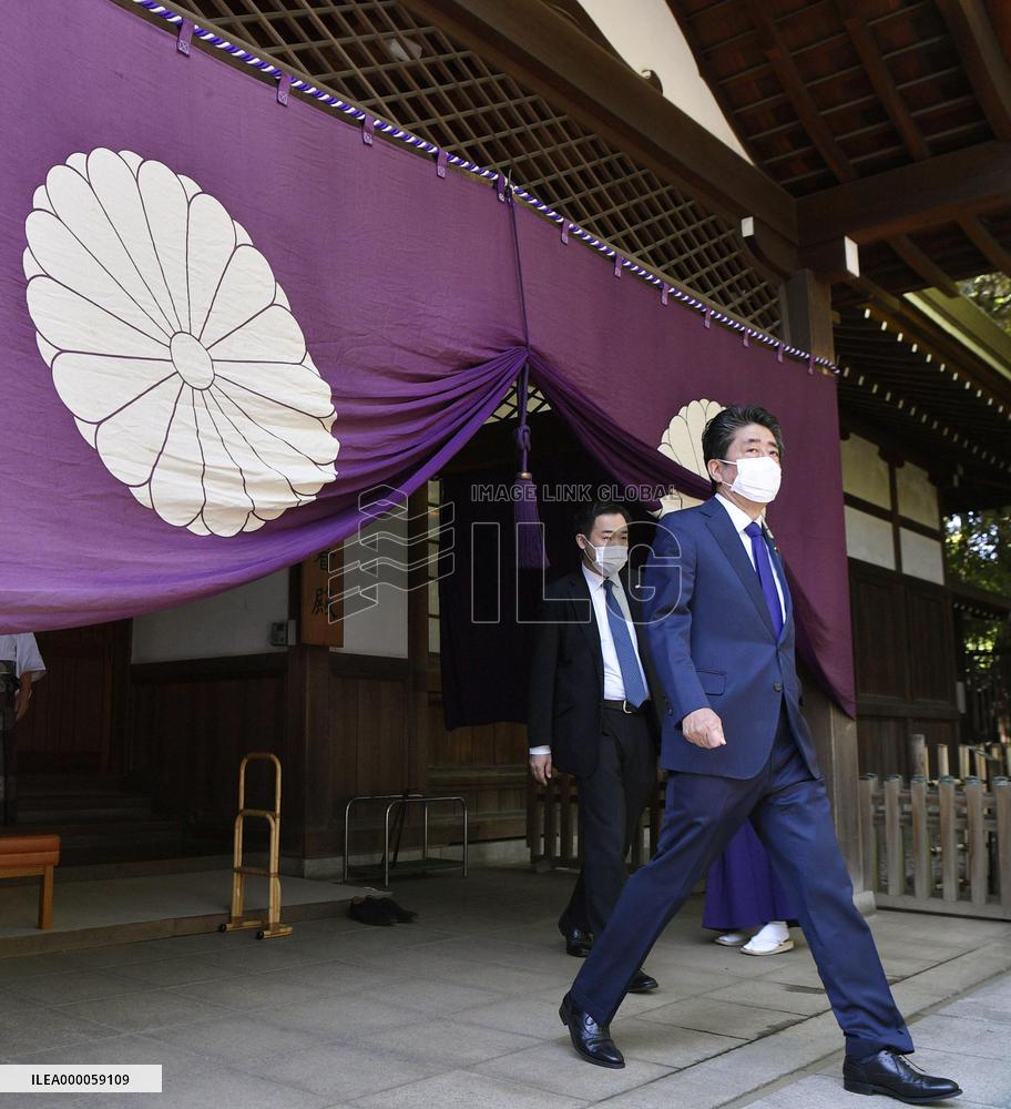 Ex-PM Abe visits war-linked Yasukuni shrine