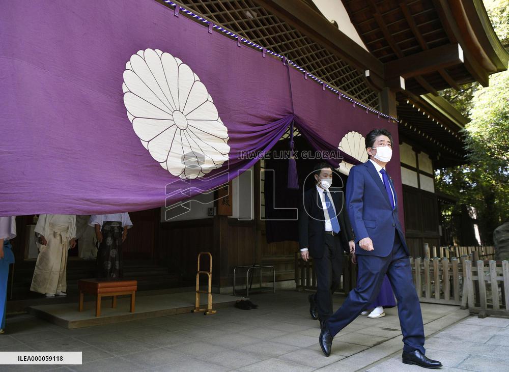 Ex-PM Abe visits war-linked Yasukuni shrine