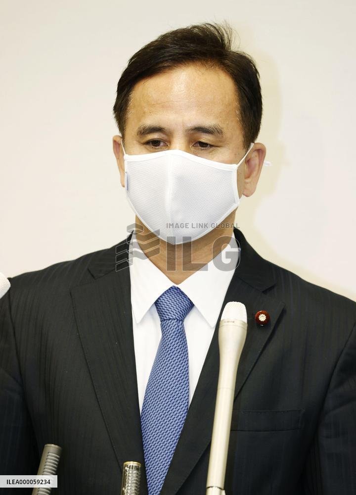 Lawmaker quits over hostess bar visit amid virus emergency