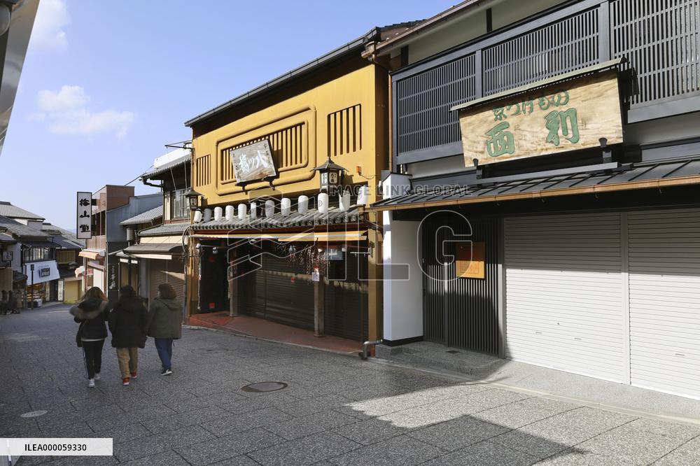 Japan extends virus emergency for Tokyo and other regions