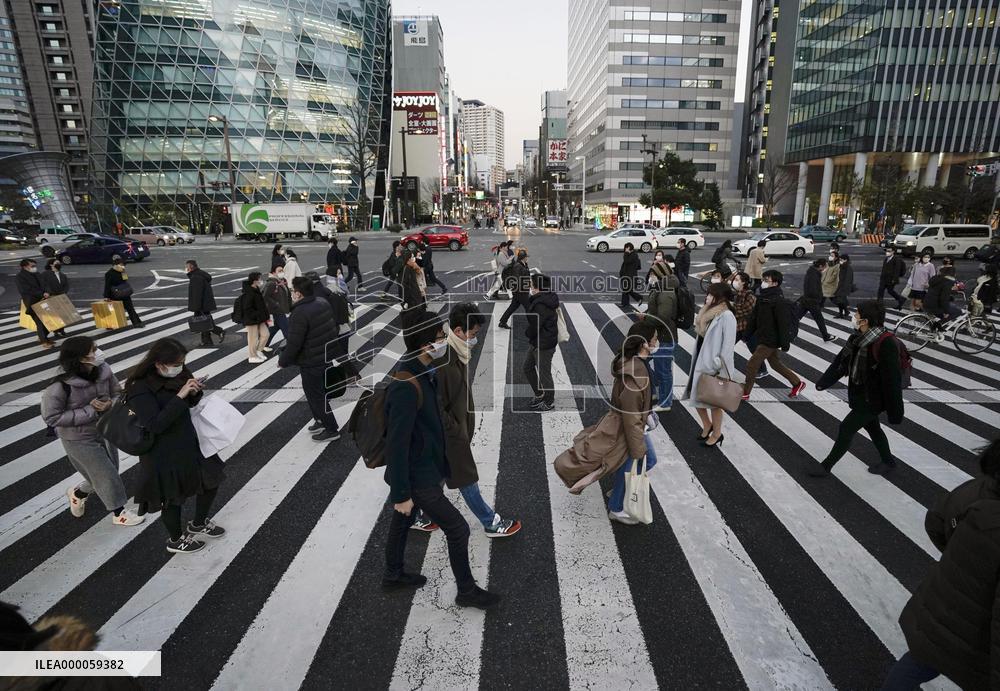 Japan extends virus emergency for Tokyo and other regions