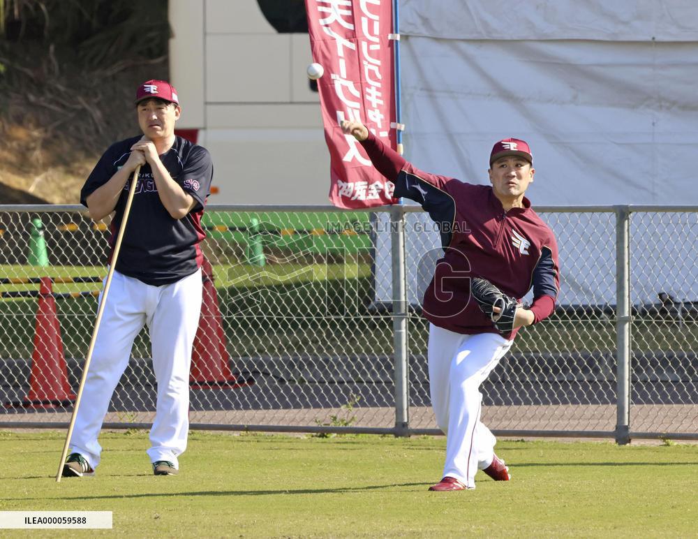 Baseball: Tanaka at Rakuten's spring training