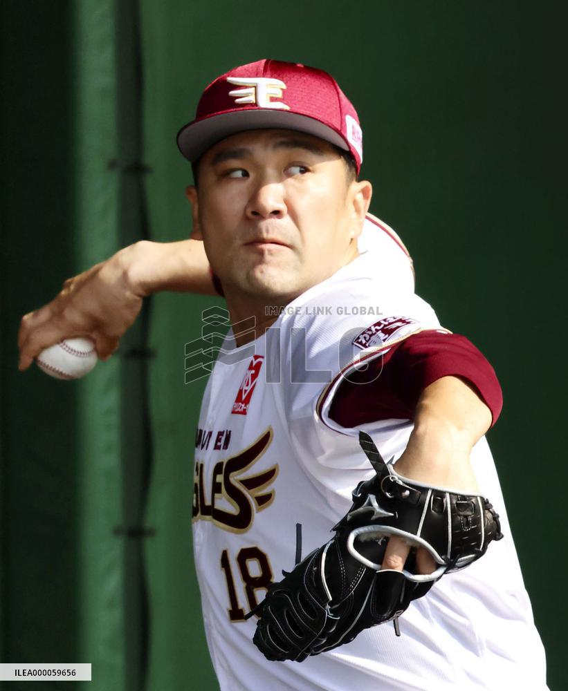 Baseball: Tanaka at Rakuten's spring training