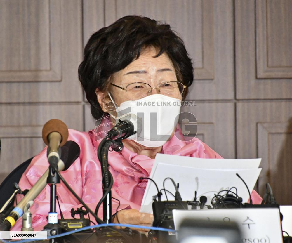 Former S. Korean "comfort woman" asks gov't to bring issue to ICJ