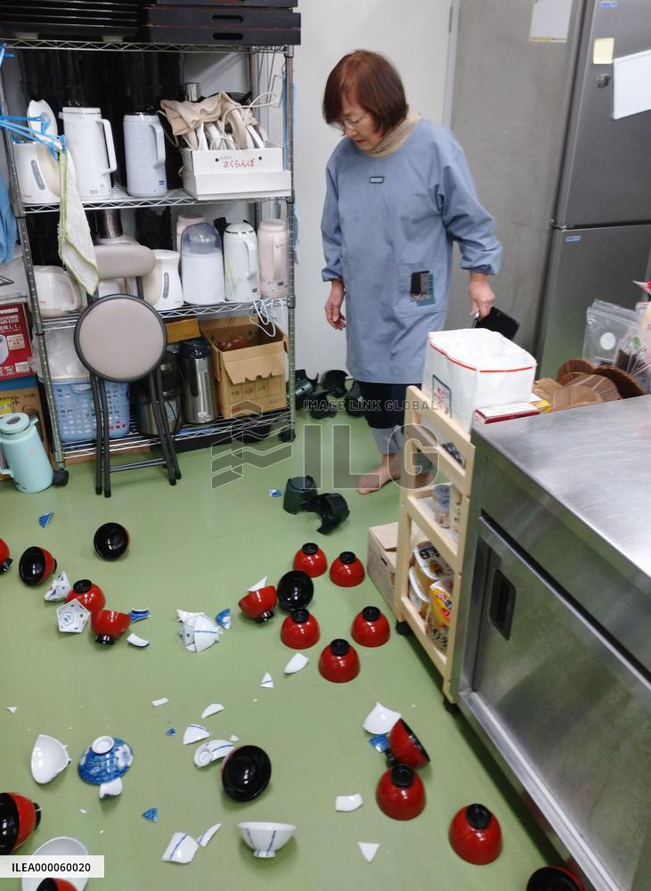 Strong quake hits northeastern Japan