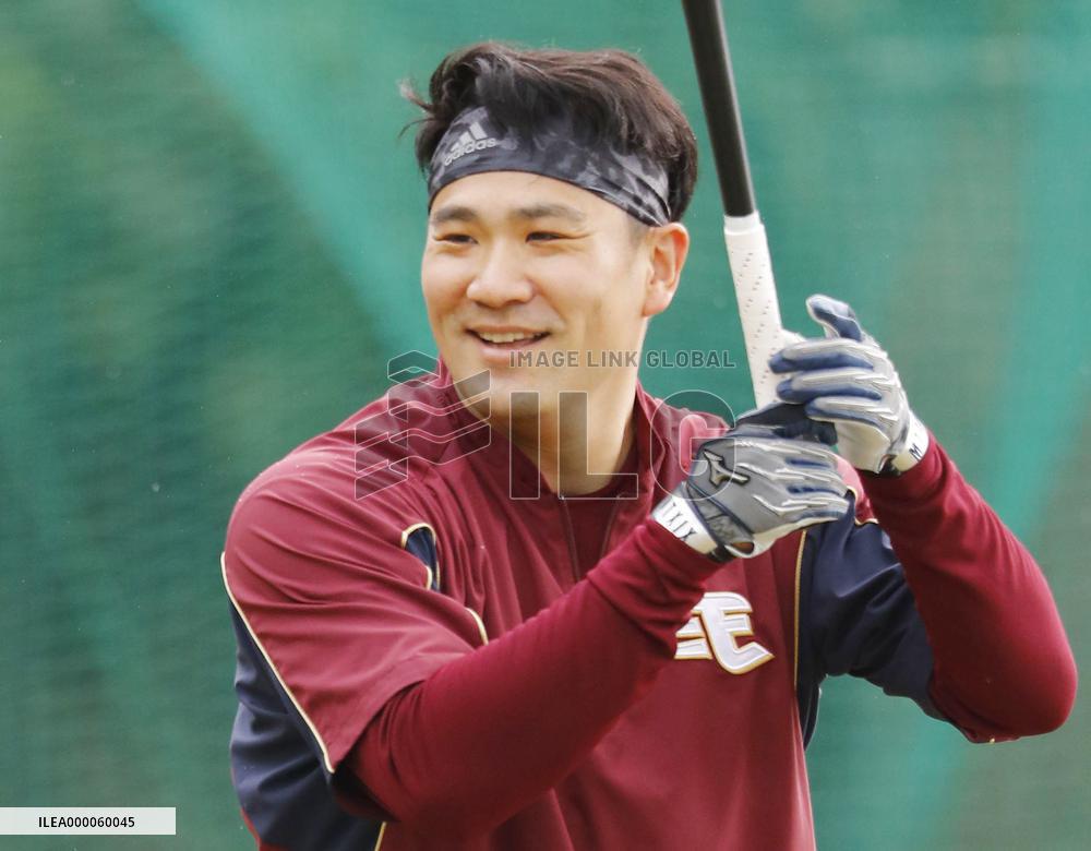 Baseball: Tanaka at Rakuten's spring training