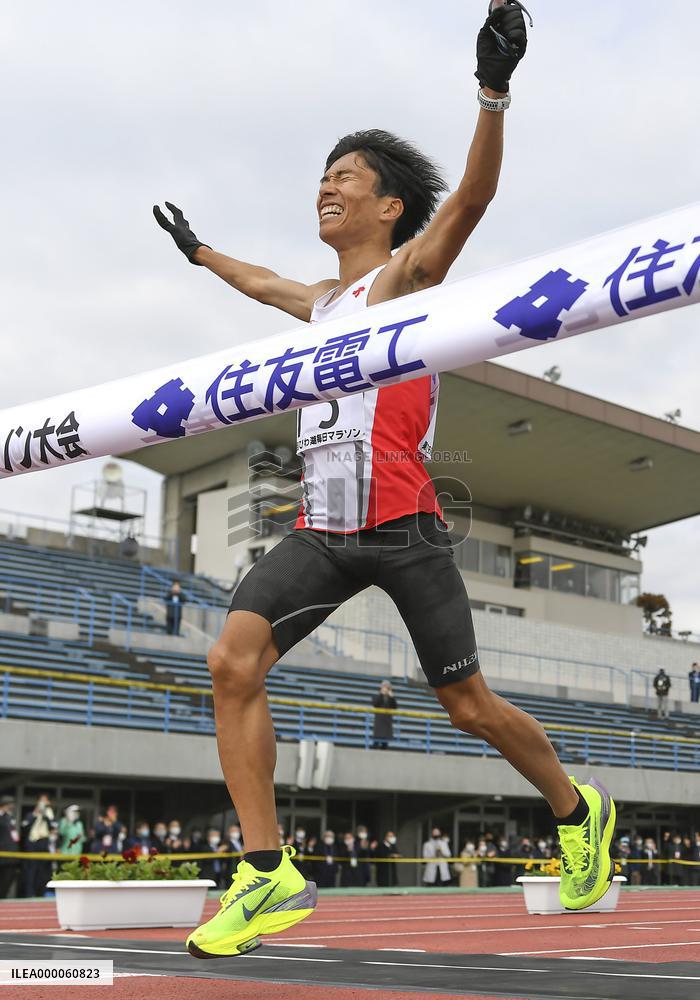 Athletics: Suzuki sets Japanese marathon record