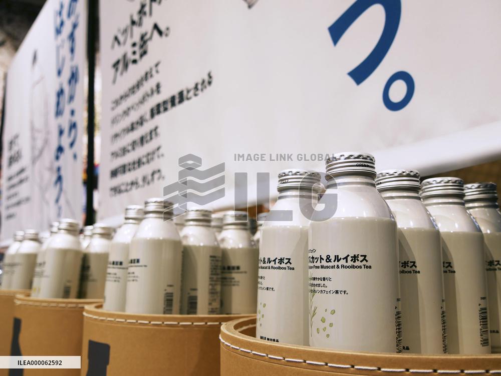 Muji to offer all drinks in cans