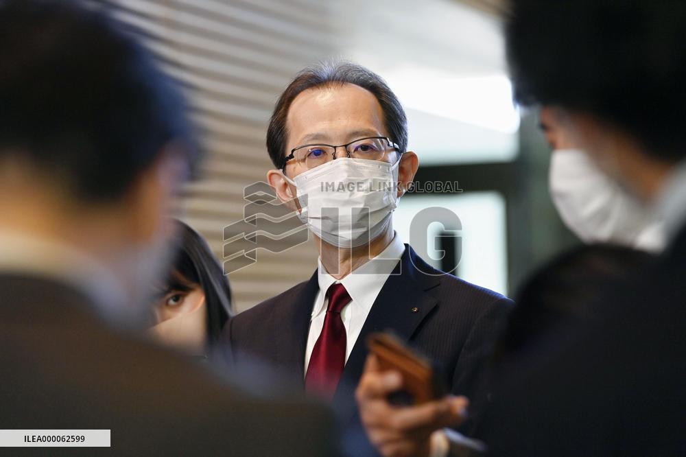 Fukushima governor meets with Japan PM Suga