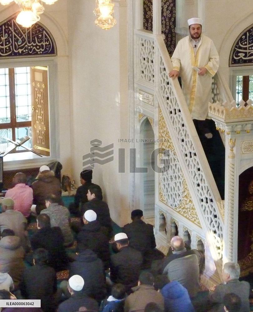 Islam leader in Tokyo denounces violence