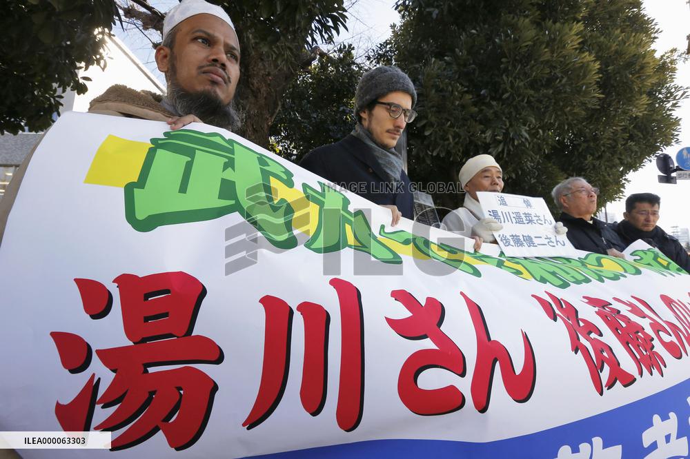People of different religions mourn 2 Japanese hostages