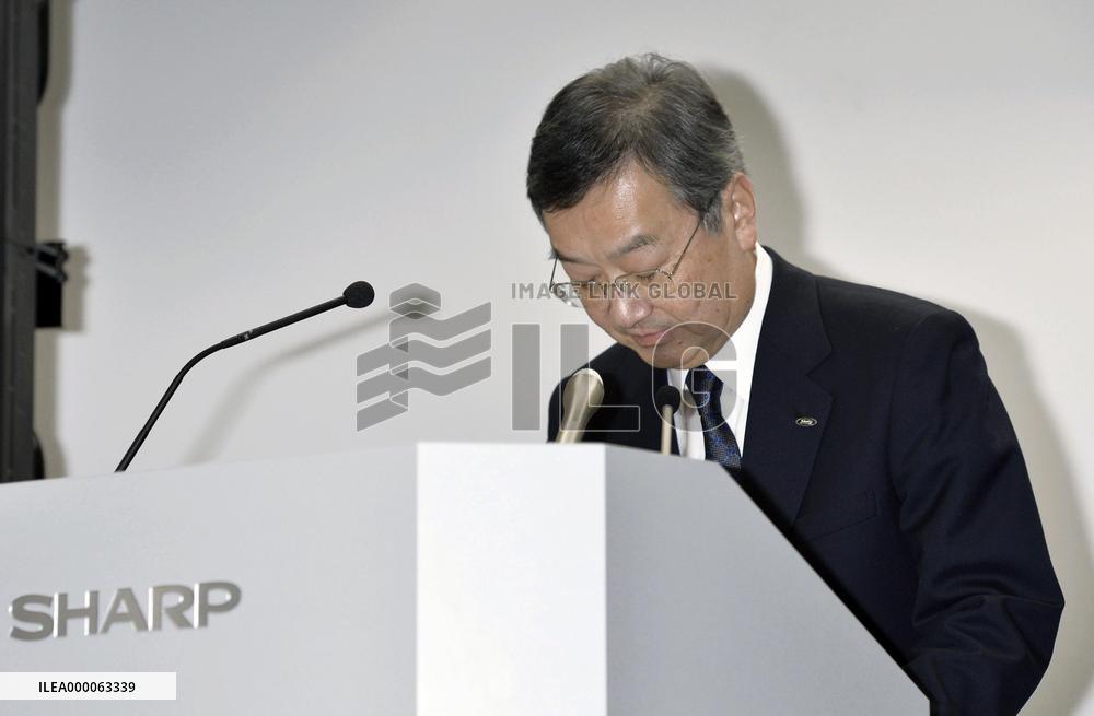 Sharp expects to fall back into red in FY 2014