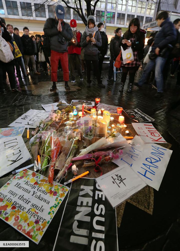 People gather to mourn hostages Yukawa, Goto