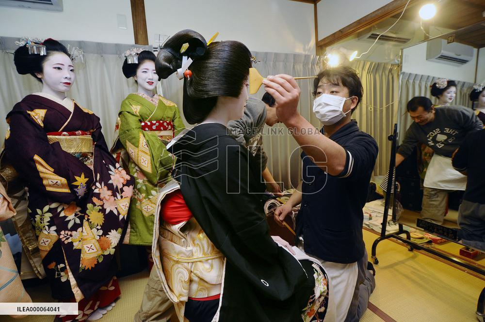 Japanese traditional dancers prepare for annual event in Kyoto