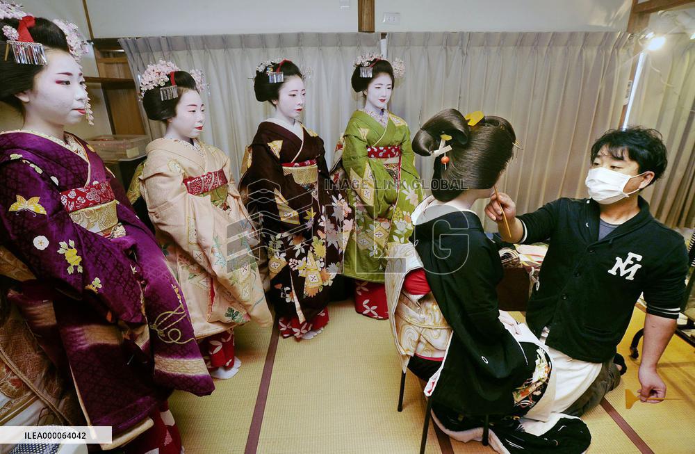 Japanese traditional dancers prepare for annual event in Kyoto