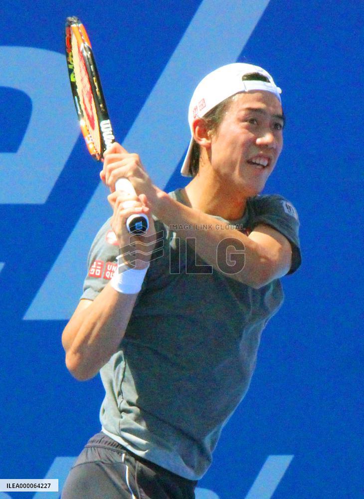 Nishikori practices for tournament in Mexico