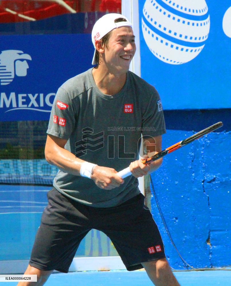Nishikori practices for tournament in Mexico