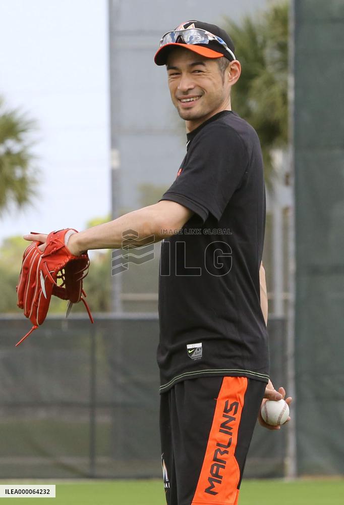 Ichiro works out during Marlines spring training