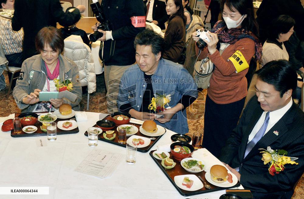 Cartoonists eat meals from recipes in cooking-themed comics