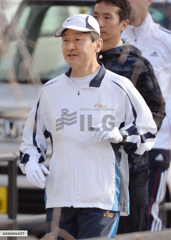 Crown prince jogs around Imperial Palace