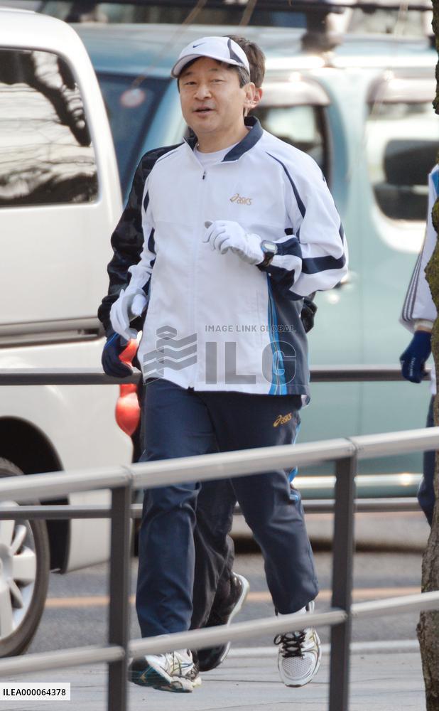 Crown prince jogs around Imperial Palace