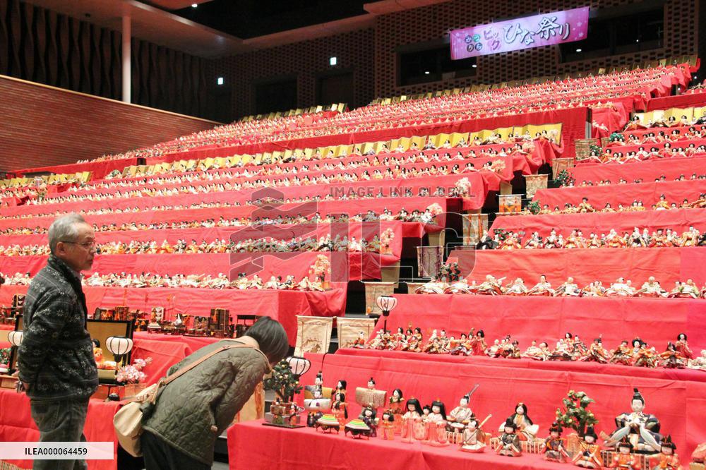 Some 4,700 "hina" dolls displayed in hall in Katsuura, eastern Japan