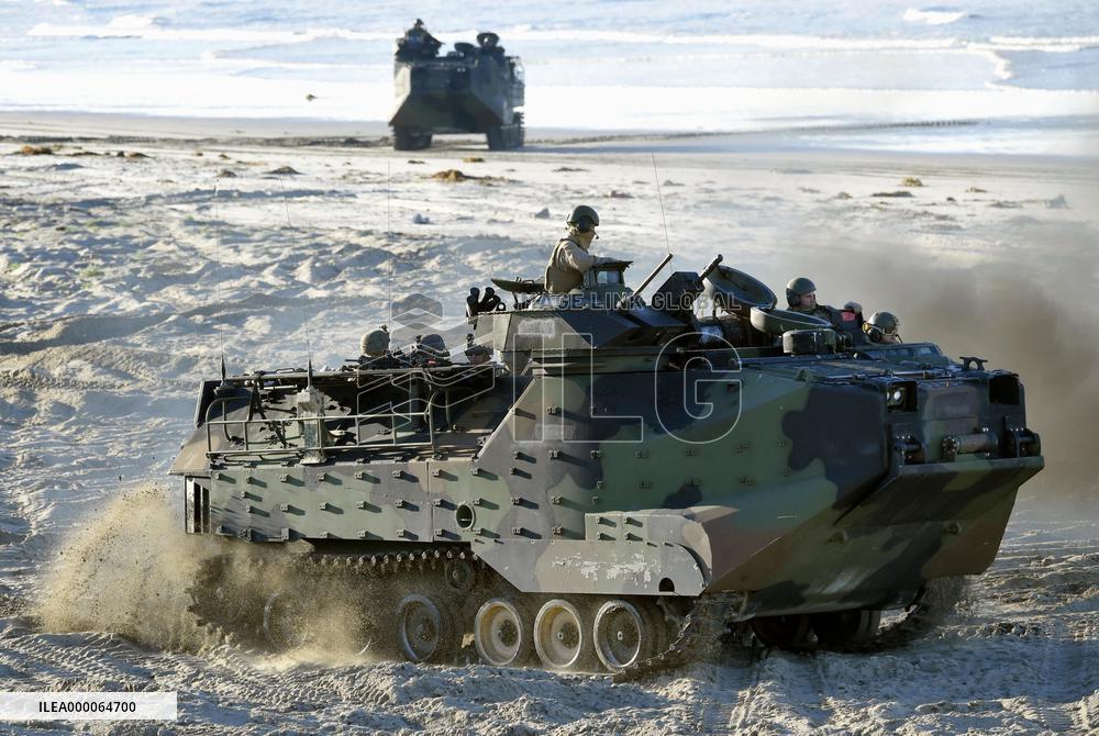 Japan, U.S. hold drill on regaining besieged remote island