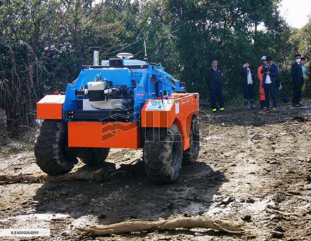 Sensor-connected unmanned amphibious probe developed