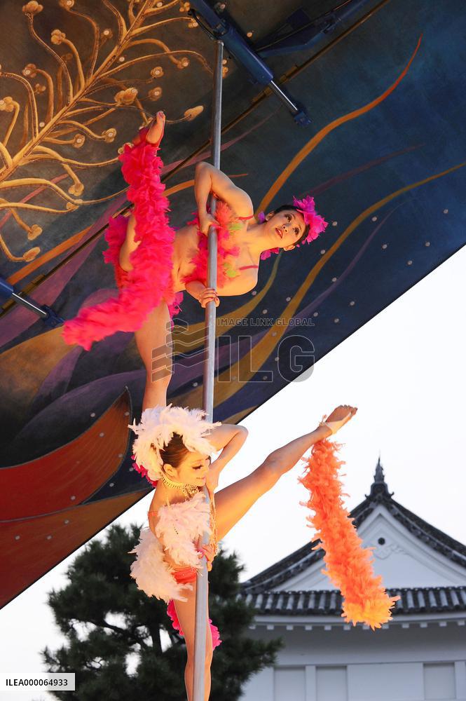 2 dancers perform pole dance in front of Nijo Castle