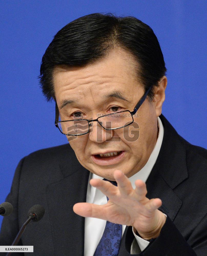 China commerce minister meets press during NPC in Beijing