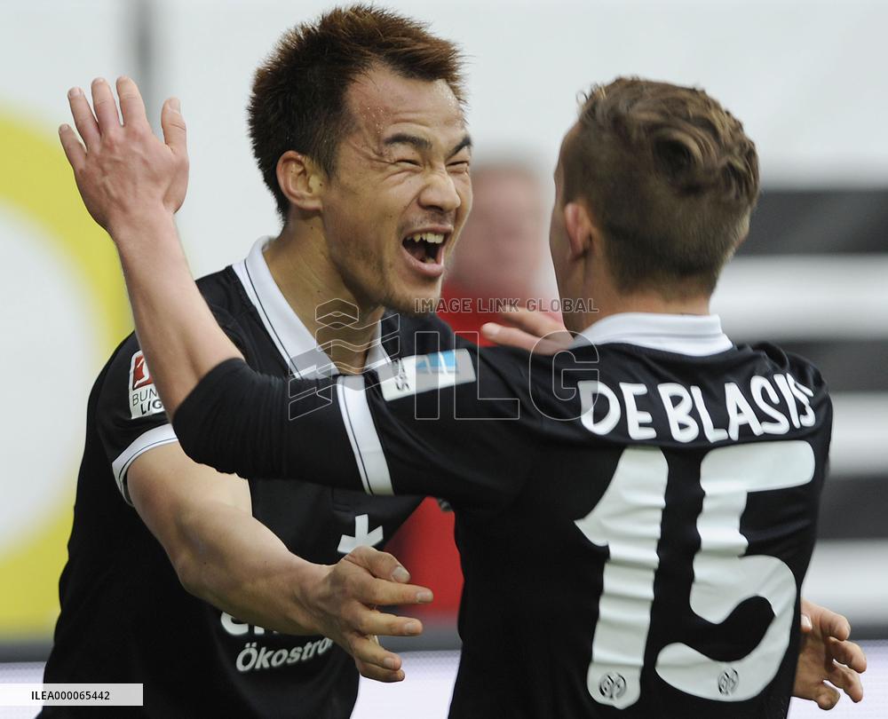 Okazaki reaches 10-goal mark for 2nd straight season