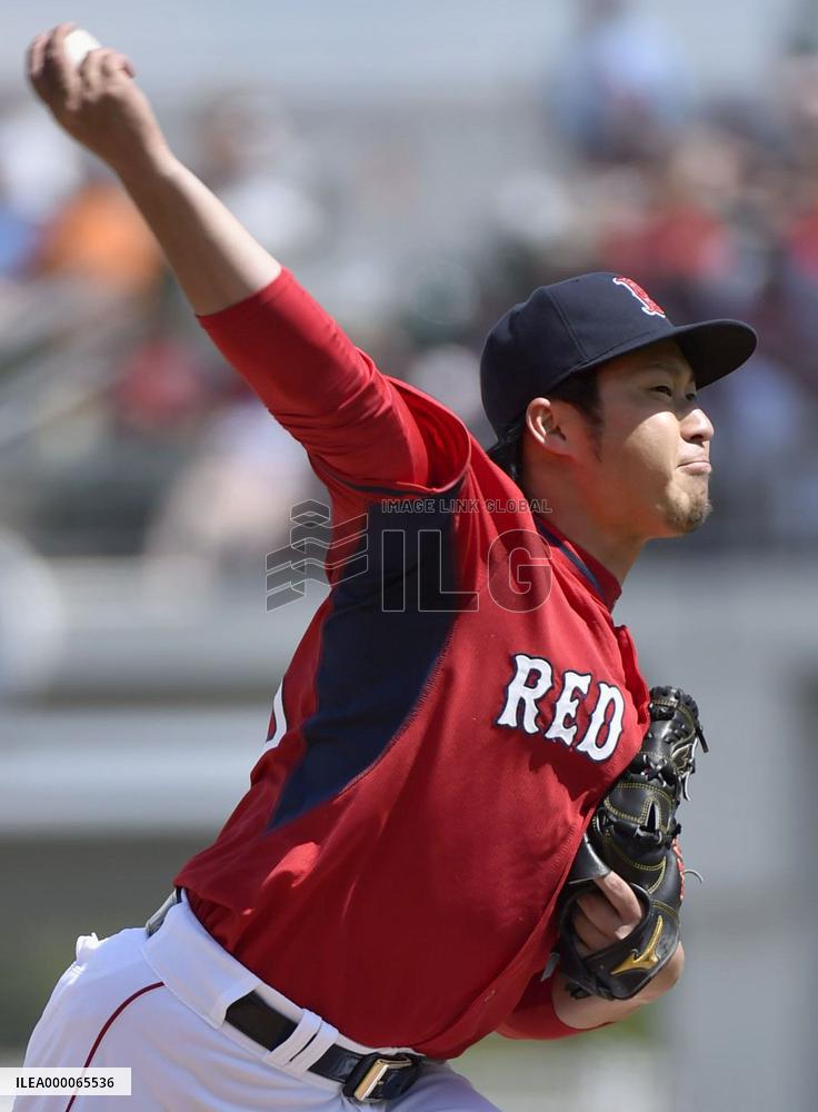 Red Sox Tazawa takes mound in preseason