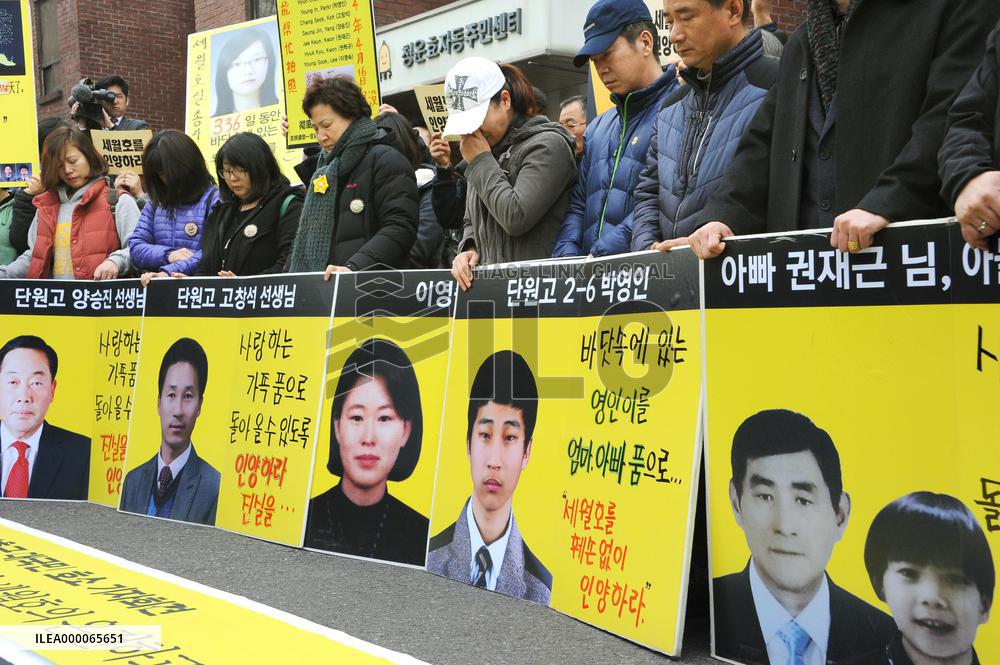 Missing passengers' kin demand salvaging sunken S. Korean ferry