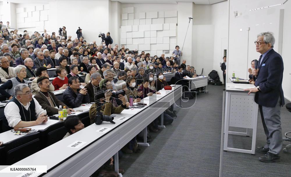 Nobel laureate Oe calls for protection of Article 9