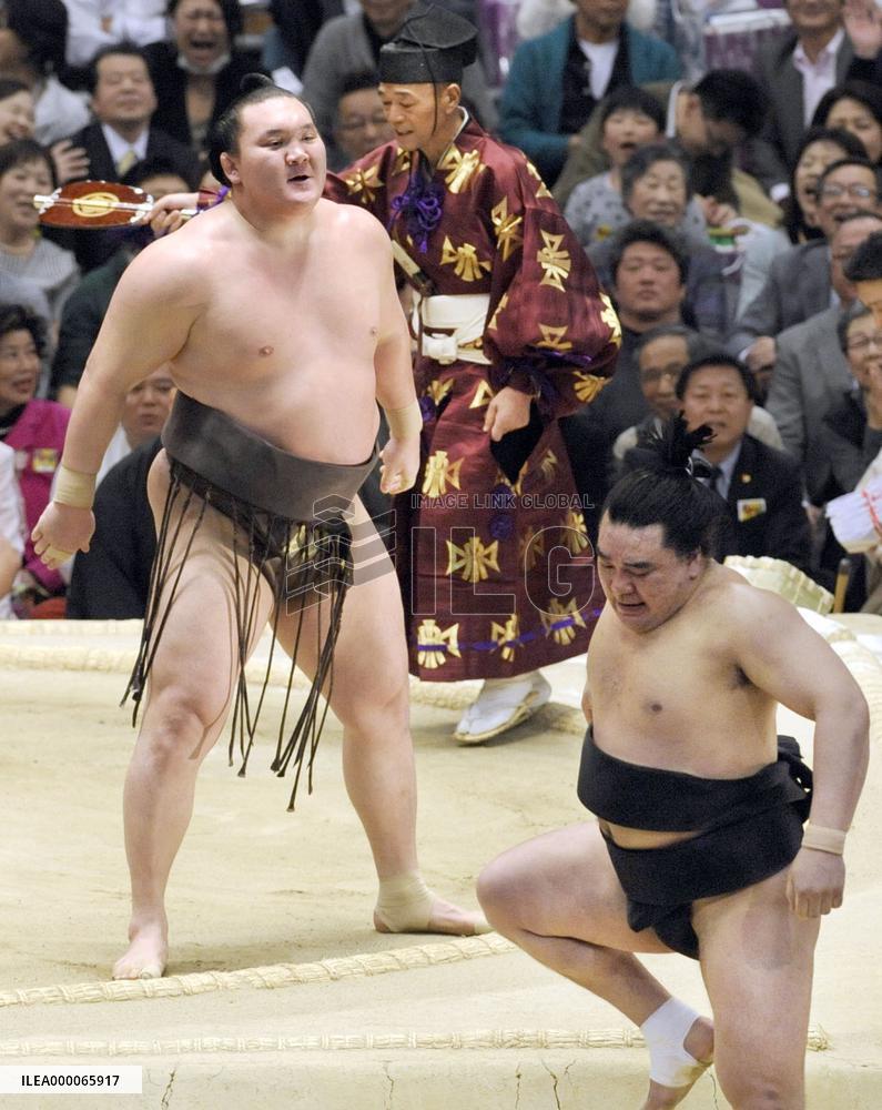 Hakuho wins 34th career championship at spring sumo