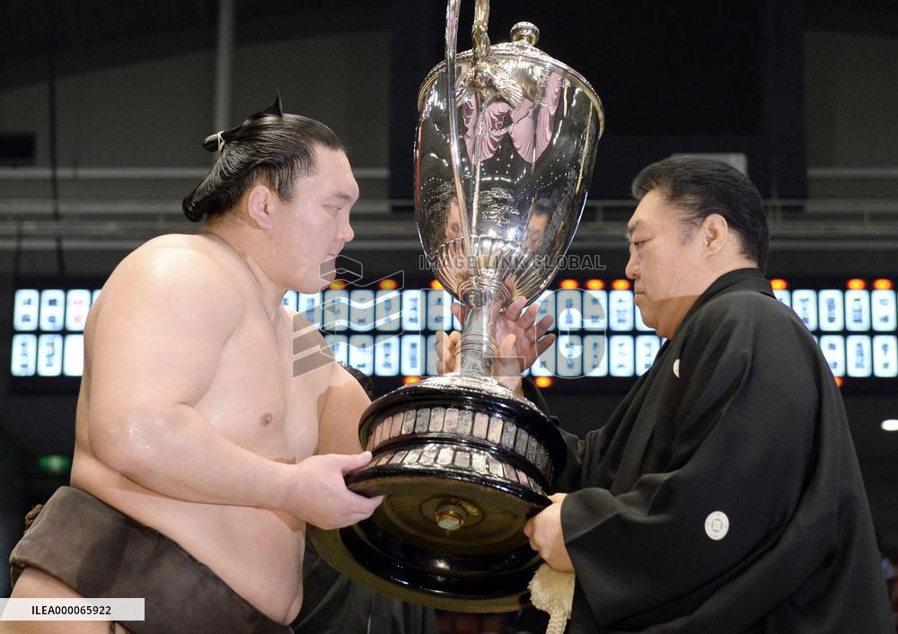 Hakuho wins 34th career championship at spring sumo